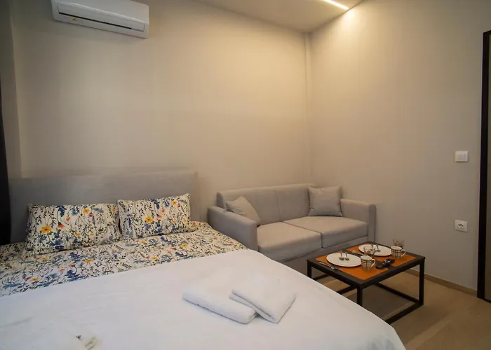 Pedestrian Apartment *